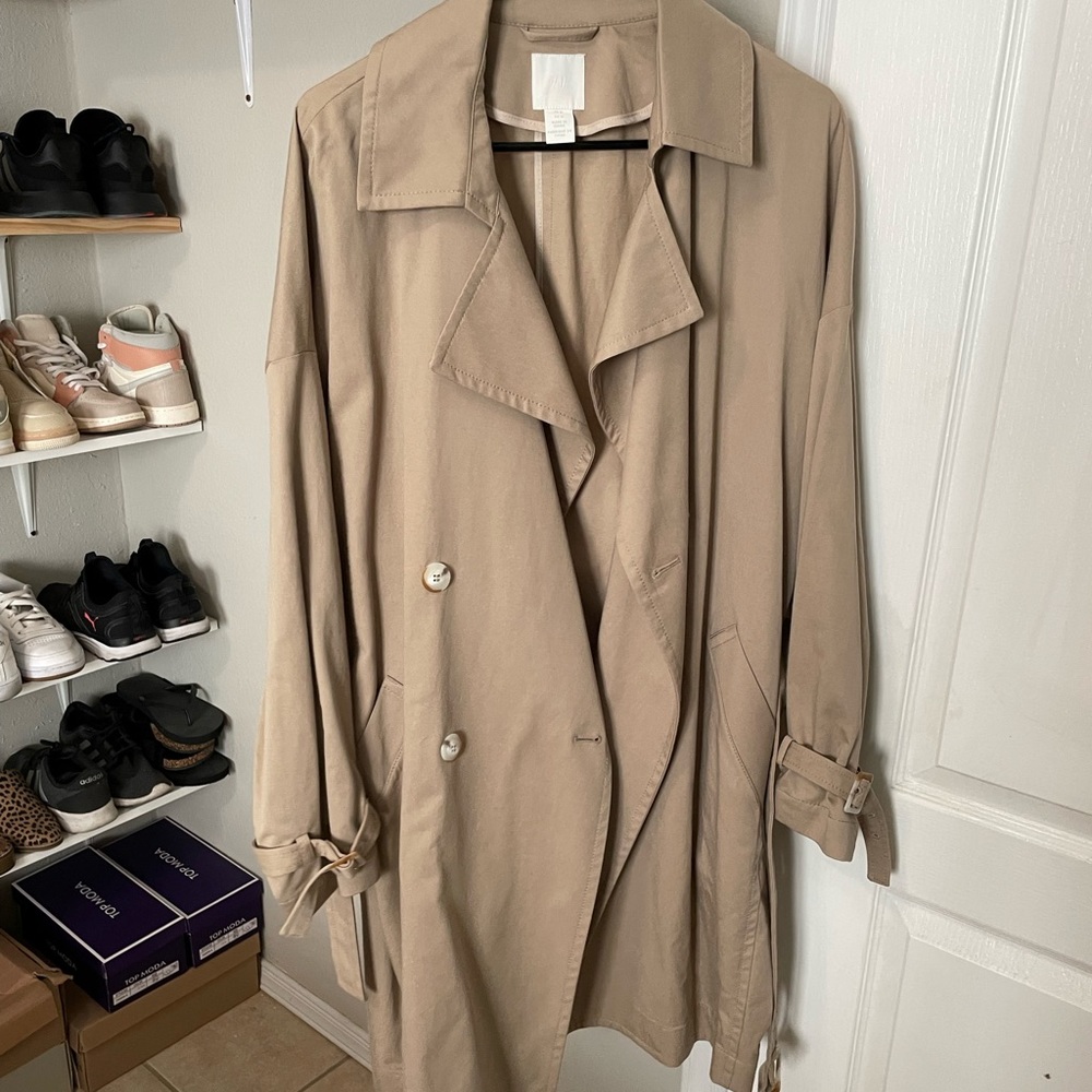 H&M trench coat, oversized, never worn, size Medium